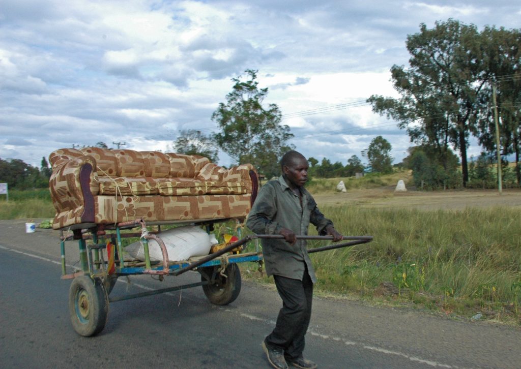 Kenya - Handcart pusher