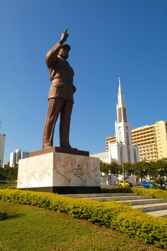 Maputo - Samora Machel statue