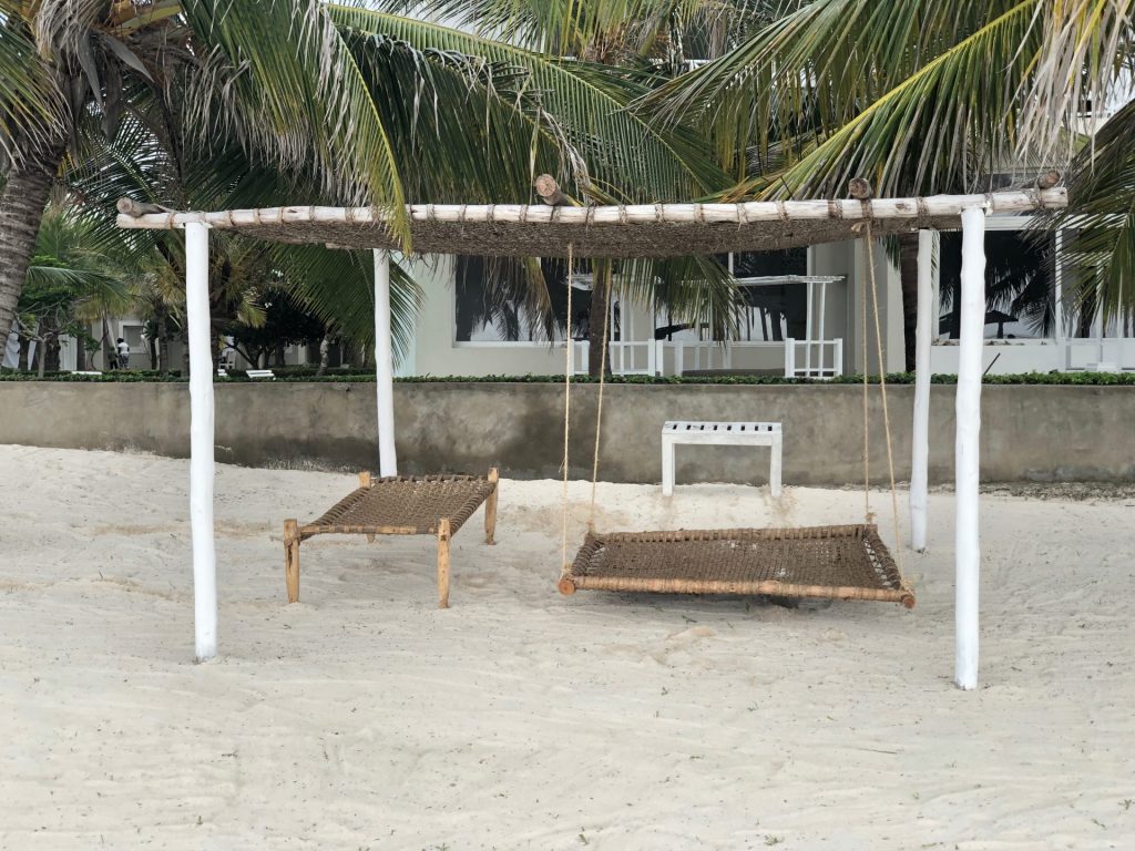 St. Thomas Royal Palm - not there yet! 3 Royal Palm Beach Bed