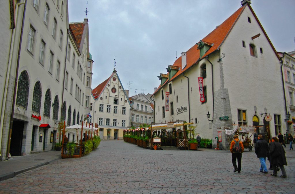 Tallinn Old Town – Vana Turg and the famous medevial restaurant Olde Hanse